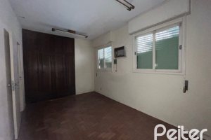 Casa à venda com 230m², 3 dormitórios, 1 suíte, 3 vagas, no bairro Tristeza em Porto Alegre