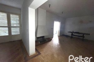 Casa à venda com 230m², 3 dormitórios, 1 suíte, 3 vagas, no bairro Tristeza em Porto Alegre