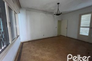 Casa à venda com 230m², 3 dormitórios, 1 suíte, 3 vagas, no bairro Tristeza em Porto Alegre