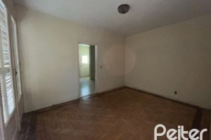 Casa à venda com 230m², 3 dormitórios, 1 suíte, 3 vagas, no bairro Tristeza em Porto Alegre