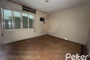 Casa à venda com 230m², 3 dormitórios, 1 suíte, 3 vagas, no bairro Tristeza em Porto Alegre