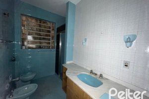 Casa à venda com 230m², 3 dormitórios, 1 suíte, 3 vagas, no bairro Tristeza em Porto Alegre