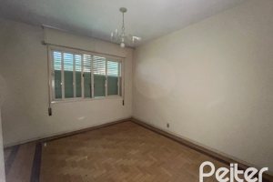 Casa à venda com 230m², 3 dormitórios, 1 suíte, 3 vagas, no bairro Tristeza em Porto Alegre