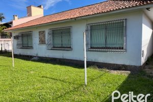 Casa à venda com 230m², 3 dormitórios, 1 suíte, 3 vagas, no bairro Tristeza em Porto Alegre