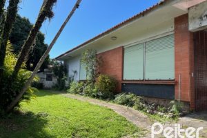 Casa à venda com 230m², 3 dormitórios, 1 suíte, 3 vagas, no bairro Tristeza em Porto Alegre