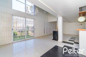 Casa à venda com 354m², 2 dormitórios, 2 suítes, 3 vagas, no bairro Sétimo Céu em Porto Alegre