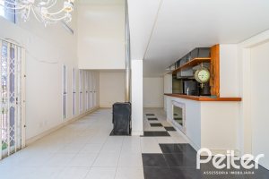 Casa à venda com 354m², 2 dormitórios, 2 suítes, 3 vagas, no bairro Sétimo Céu em Porto Alegre