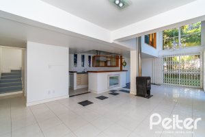 Casa à venda com 354m², 2 dormitórios, 2 suítes, 3 vagas, no bairro Sétimo Céu em Porto Alegre