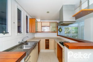 Casa à venda com 354m², 2 dormitórios, 2 suítes, 3 vagas, no bairro Sétimo Céu em Porto Alegre