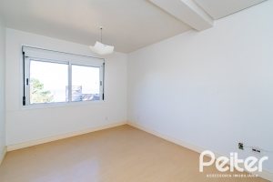 Casa à venda com 354m², 2 dormitórios, 2 suítes, 3 vagas, no bairro Sétimo Céu em Porto Alegre