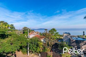 Casa à venda com 354m², 2 dormitórios, 2 suítes, 3 vagas, no bairro Sétimo Céu em Porto Alegre