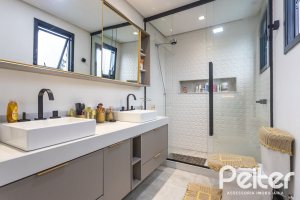Casa em Condomínio à venda com 183m², 3 dormitórios, 3 suítes, 2 vagas, no bairro Ipanema em Porto Alegre