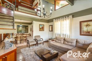 Casa à venda com 227m², 3 dormitórios, 1 suíte, 4 vagas, no bairro Ipanema em Porto Alegre