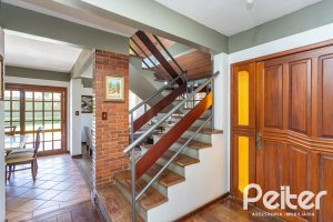 Casa à venda com 227m², 3 dormitórios, 1 suíte, 4 vagas, no bairro Ipanema em Porto Alegre