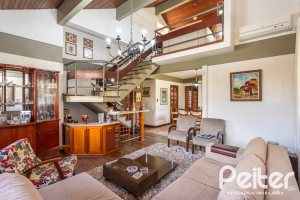 Casa à venda com 227m², 3 dormitórios, 1 suíte, 4 vagas, no bairro Ipanema em Porto Alegre