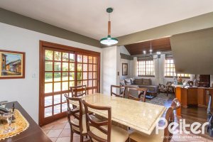 Casa à venda com 227m², 3 dormitórios, 1 suíte, 4 vagas, no bairro Ipanema em Porto Alegre