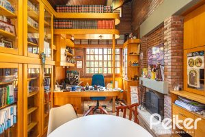 Casa à venda com 227m², 3 dormitórios, 1 suíte, 4 vagas, no bairro Ipanema em Porto Alegre