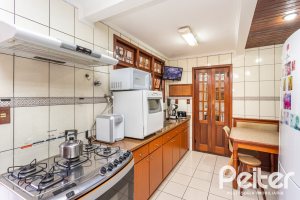 Casa à venda com 227m², 3 dormitórios, 1 suíte, 4 vagas, no bairro Ipanema em Porto Alegre