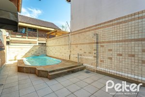 Casa à venda com 227m², 3 dormitórios, 1 suíte, 4 vagas, no bairro Ipanema em Porto Alegre