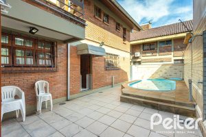 Casa à venda com 227m², 3 dormitórios, 1 suíte, 4 vagas, no bairro Ipanema em Porto Alegre