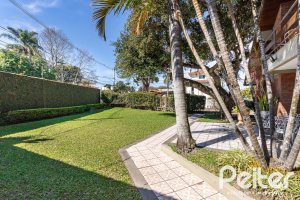 Casa à venda com 227m², 3 dormitórios, 1 suíte, 4 vagas, no bairro Ipanema em Porto Alegre