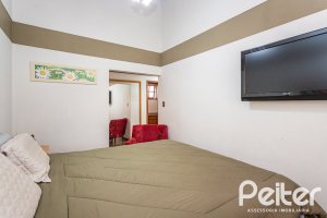 Casa à venda com 227m², 3 dormitórios, 1 suíte, 4 vagas, no bairro Ipanema em Porto Alegre