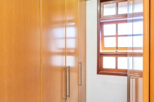 Casa à venda com 227m², 3 dormitórios, 1 suíte, 4 vagas, no bairro Ipanema em Porto Alegre