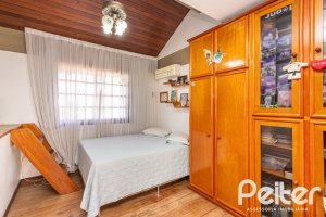 Casa à venda com 227m², 3 dormitórios, 1 suíte, 4 vagas, no bairro Ipanema em Porto Alegre