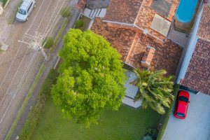 Casa à venda com 227m², 3 dormitórios, 1 suíte, 4 vagas, no bairro Ipanema em Porto Alegre