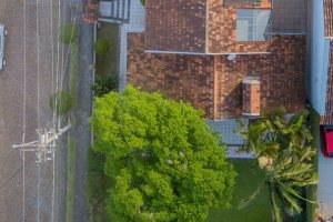 Casa à venda com 227m², 3 dormitórios, 1 suíte, 4 vagas, no bairro Ipanema em Porto Alegre