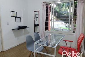 Casa à venda com 179m², 3 dormitórios, 1 suíte, 4 vagas, no bairro Teresópolis em Porto Alegre