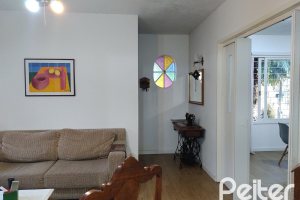 Casa à venda com 179m², 3 dormitórios, 1 suíte, 4 vagas, no bairro Teresópolis em Porto Alegre