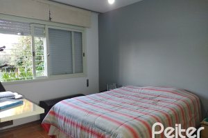 Casa à venda com 179m², 3 dormitórios, 1 suíte, 4 vagas, no bairro Teresópolis em Porto Alegre