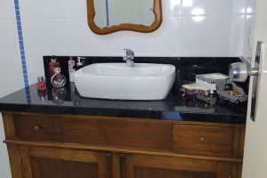 Casa à venda com 179m², 3 dormitórios, 1 suíte, 4 vagas, no bairro Teresópolis em Porto Alegre