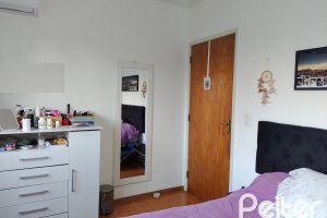 Casa à venda com 179m², 3 dormitórios, 1 suíte, 4 vagas, no bairro Teresópolis em Porto Alegre