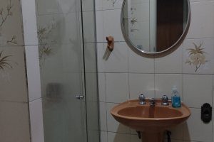 Casa à venda com 179m², 3 dormitórios, 1 suíte, 4 vagas, no bairro Teresópolis em Porto Alegre