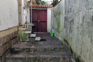Casa à venda com 179m², 3 dormitórios, 1 suíte, 4 vagas, no bairro Teresópolis em Porto Alegre