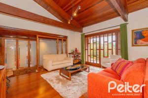 Casa em Condomínio à venda com 420m², 5 dormitórios, 2 suítes, 2 vagas, no bairro Cavalhada em PORTO ALEGRE