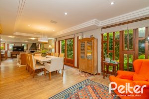 Casa em Condomínio à venda com 420m², 5 dormitórios, 2 suítes, 2 vagas, no bairro Cavalhada em PORTO ALEGRE