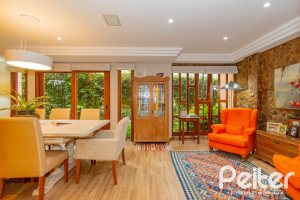 Casa em Condomínio à venda com 420m², 5 dormitórios, 2 suítes, 2 vagas, no bairro Cavalhada em PORTO ALEGRE