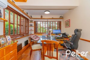 Casa em Condomínio à venda com 420m², 5 dormitórios, 2 suítes, 2 vagas, no bairro Cavalhada em PORTO ALEGRE