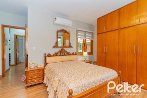 Casa em Condomínio à venda com 420m², 5 dormitórios, 2 suítes, 2 vagas, no bairro Cavalhada em PORTO ALEGRE