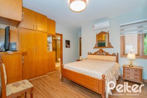 Casa em Condomínio à venda com 420m², 5 dormitórios, 2 suítes, 2 vagas, no bairro Cavalhada em PORTO ALEGRE