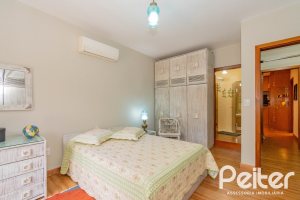 Casa em Condomínio à venda com 420m², 5 dormitórios, 2 suítes, 2 vagas, no bairro Cavalhada em PORTO ALEGRE