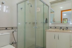 Casa em Condomínio à venda com 420m², 5 dormitórios, 2 suítes, 2 vagas, no bairro Cavalhada em PORTO ALEGRE