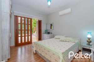 Casa em Condomínio à venda com 420m², 5 dormitórios, 2 suítes, 2 vagas, no bairro Cavalhada em PORTO ALEGRE