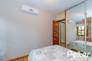 Casa em Condomínio à venda com 420m², 5 dormitórios, 2 suítes, 2 vagas, no bairro Cavalhada em PORTO ALEGRE