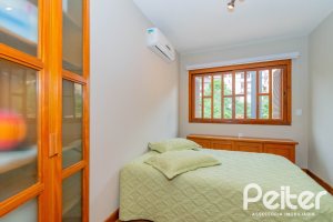 Casa em Condomínio à venda com 420m², 5 dormitórios, 2 suítes, 2 vagas, no bairro Cavalhada em PORTO ALEGRE