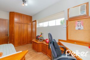 Casa em Condomínio à venda com 420m², 5 dormitórios, 2 suítes, 2 vagas, no bairro Cavalhada em PORTO ALEGRE