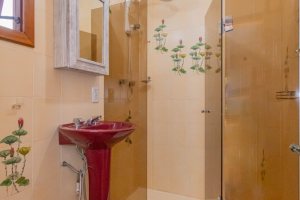 Casa em Condomínio à venda com 420m², 5 dormitórios, 2 suítes, 2 vagas, no bairro Cavalhada em PORTO ALEGRE